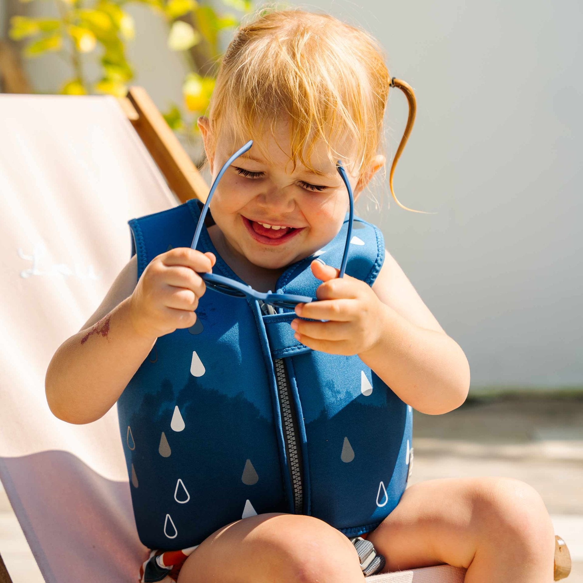 Bblüv Naj úszómellény + Bblüv Sölar polarizált napszemüveg szett Dusk / S / Dusk,Dusk / S / Navy,Dusk / S / Sand,Dusk / M / Dusk,Dusk / M / Navy,Dusk / M / Sand,Navy / S / Dusk,Navy / S / Navy,Navy / S / Sand,Navy / M / Dusk,Navy / M / Navy,Navy / M / Sand,Sand / S / Dusk,Sand / S / Navy,Sand / S / Sand,Sand / M / Dusk,Sand / M / Navy,Sand / M / Sand