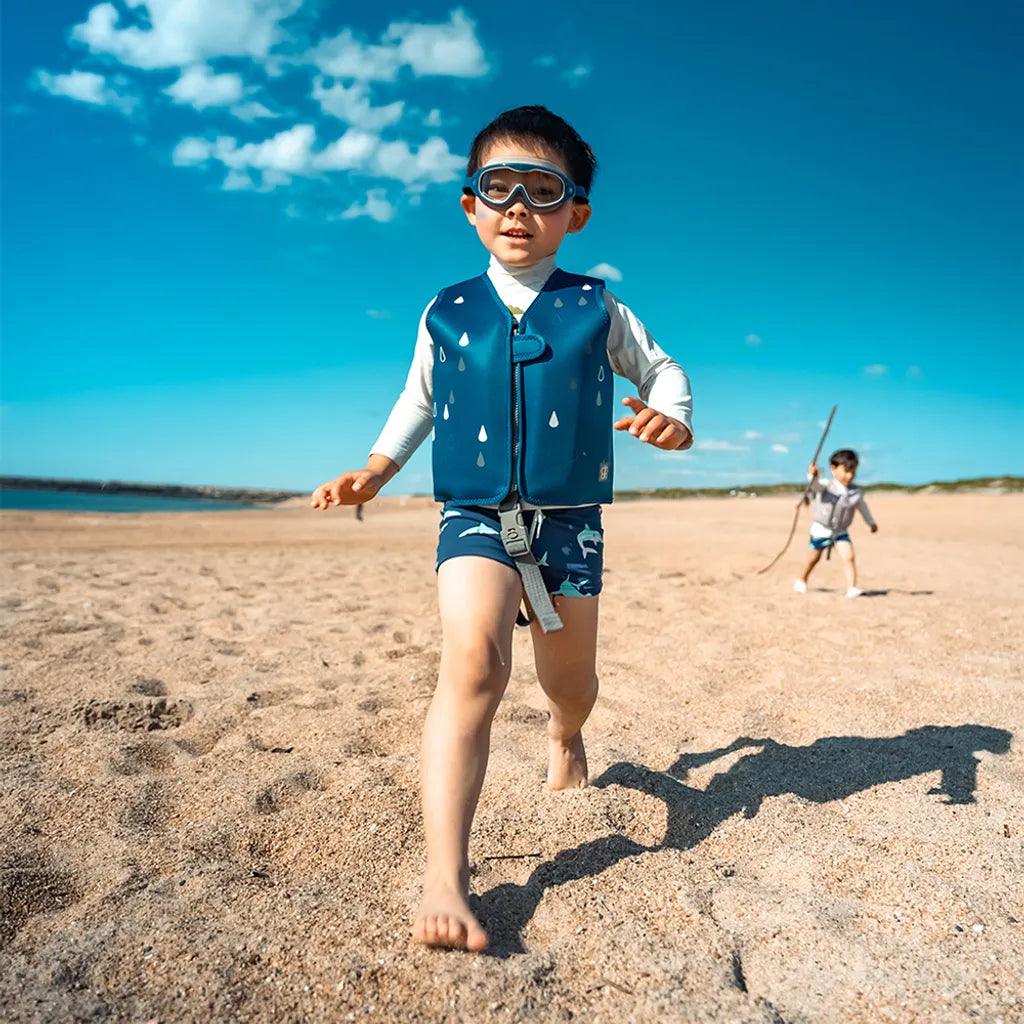 Bblüv Naj úszómellény + Bblüv Sölar polarizált napszemüveg szett Dusk / S / Dusk,Dusk / S / Navy,Dusk / S / Sand,Dusk / M / Dusk,Dusk / M / Navy,Dusk / M / Sand,Navy / S / Dusk,Navy / S / Navy,Navy / S / Sand,Navy / M / Dusk,Navy / M / Navy,Navy / M / Sand,Sand / S / Dusk,Sand / S / Navy,Sand / S / Sand,Sand / M / Dusk,Sand / M / Navy,Sand / M / Sand