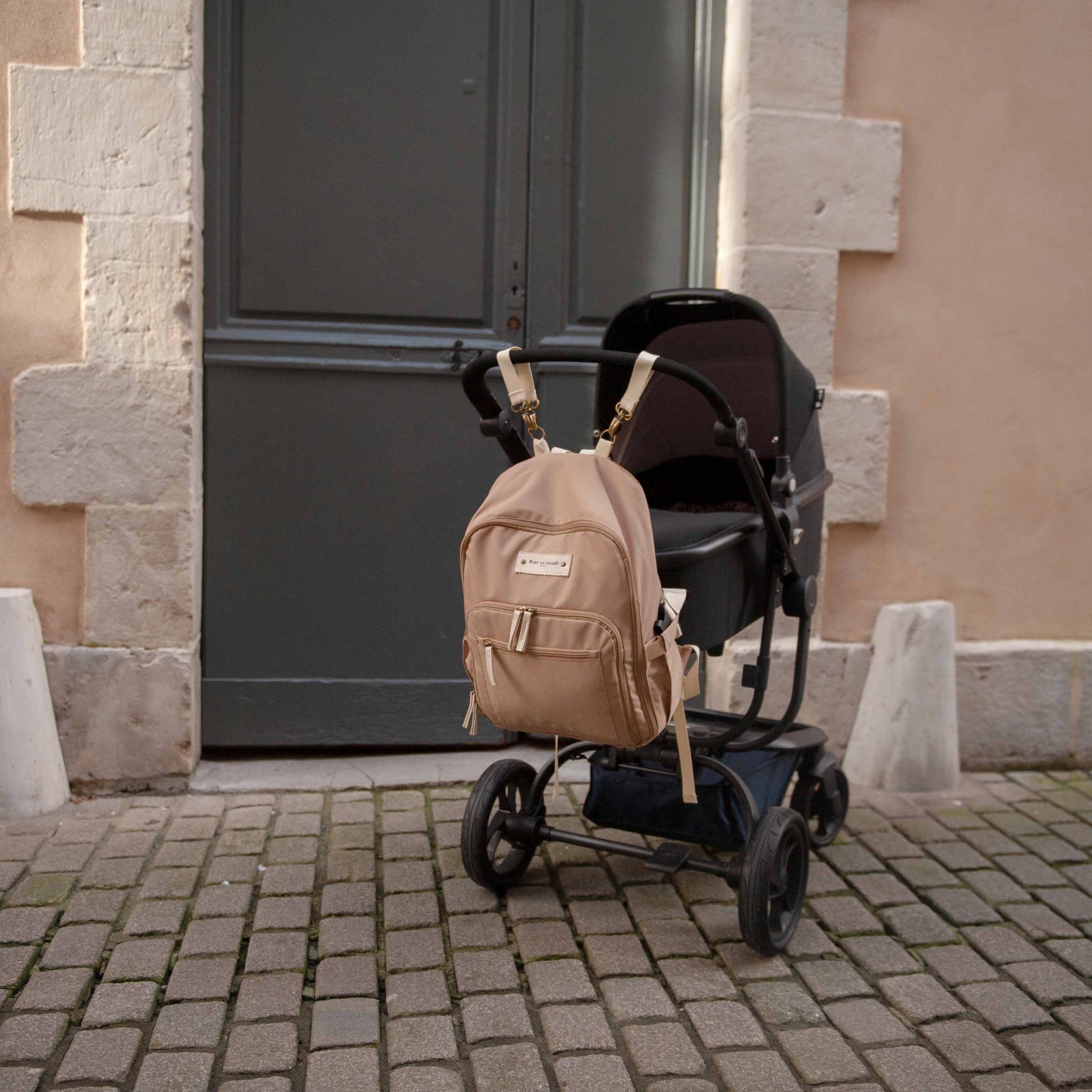 Baby on Board Agathe átalakítható pelenkázó hátizsák BOB3101 Galet,BOB3102 Miel